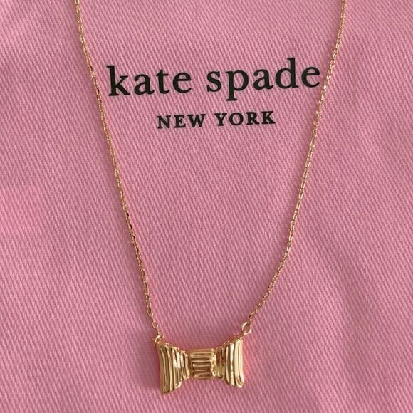NWT Kate Spade All Wrapped Up Mini Pendant Necklace - Picture 1 of 7